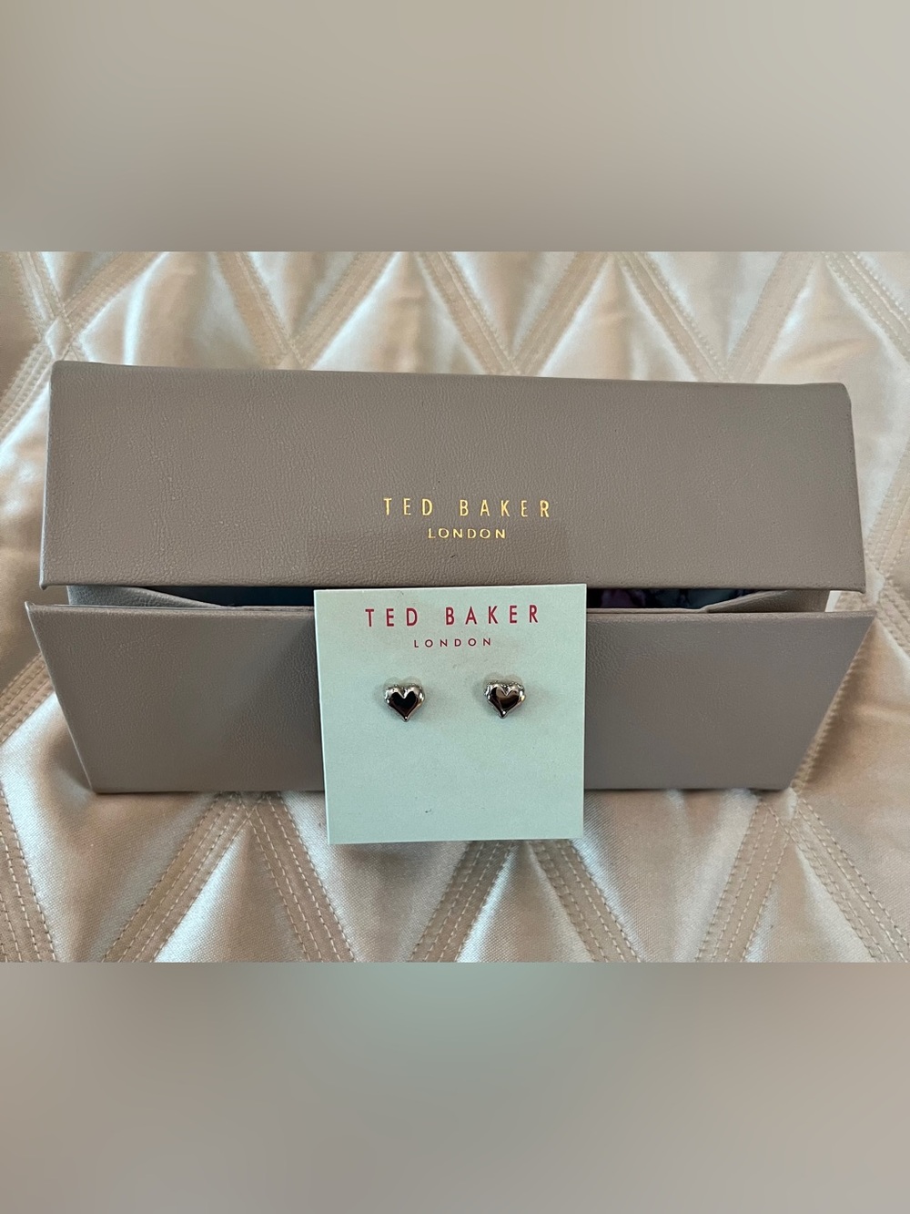 Ted Baker Heart Stud Silver Tone Earrings Crystal Pave NEW and Sunglasses Case